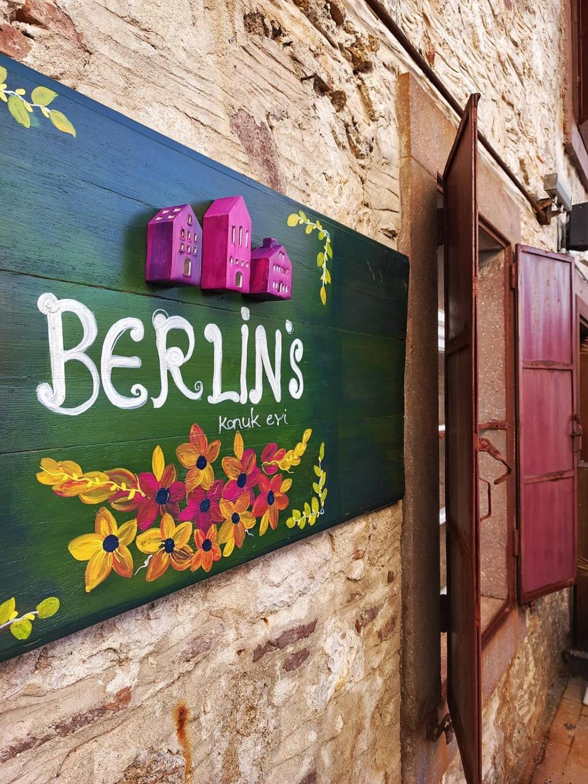 Berlin'S Guest House Urla Zewnętrze zdjęcie